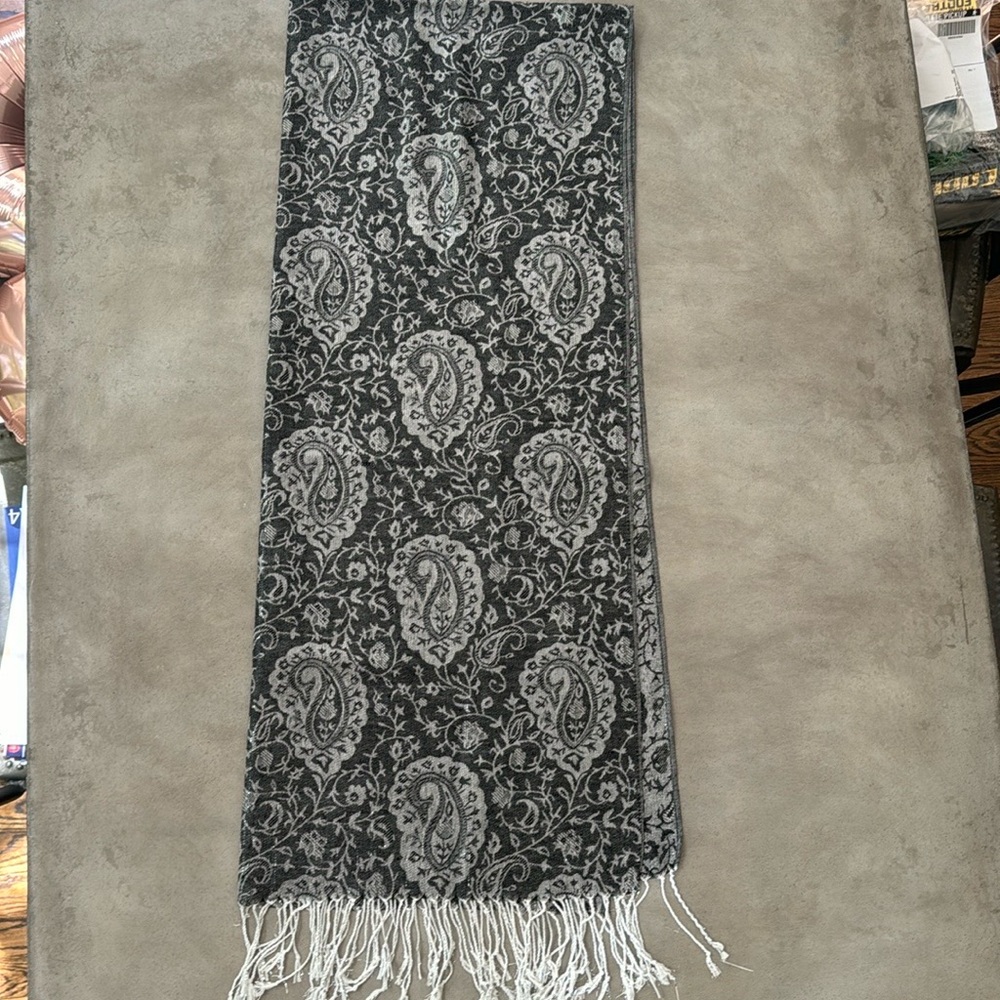 Silver and grey paisley pattern wrap